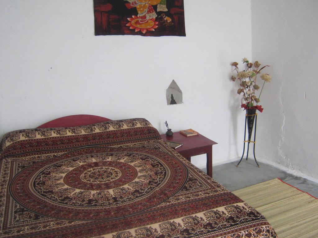 Friends In Khajuraho Apartment Room photo